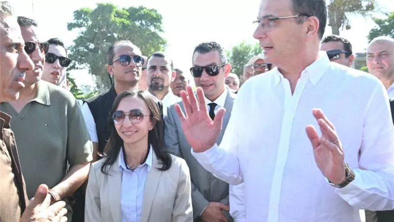 وزير الزراعة ومحافظ البحيرة يتفقدان الحقول الإرشادية بأبو المطامير ويؤكدان: الأرض الزراعية 