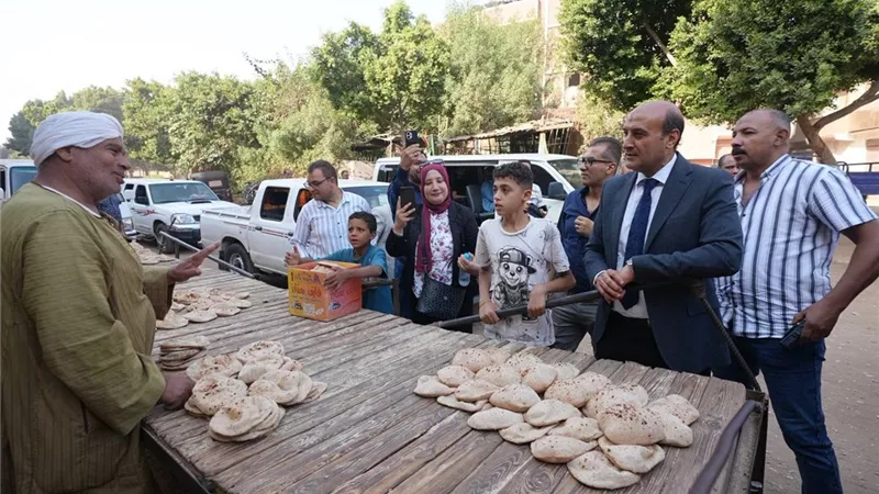 محافظ أسيوط يفاجئ مخابز بني مر بحملات تفتيشية للتأكد من جودة الرغيف المدعم.. ويشدد: لا تهاون في حقوق المواطنين