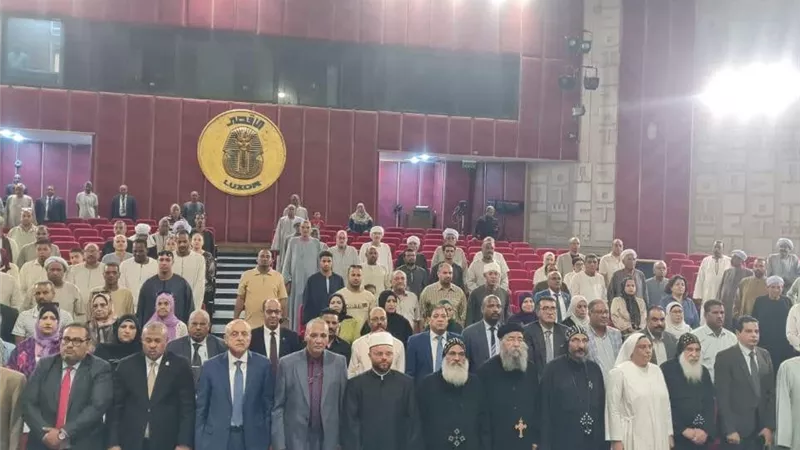 في عيد الفلاح الـ74.. محافظ الأقصر يكرّم 70 مزارعًا متميزًا تقديرًا لدورهم في دعم الأمن الغذائي
