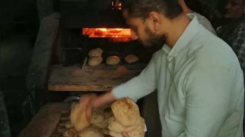 محافظ أسيوط: تحرير 291 محضرًا ضد مخابز بلدية.. مخالفات في الأوزان والمواصفات والتصرف في الدقيق
