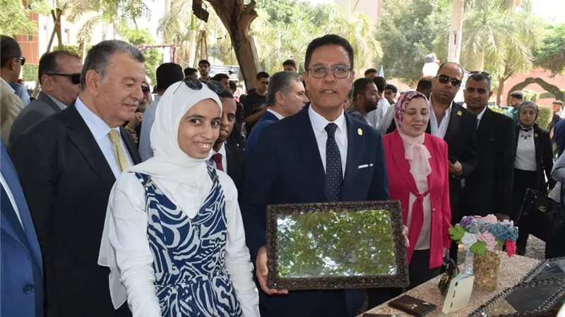 رئيس جامعة بنها يفتتح تطوير قسم وقاية النبات بتكلفة 41 مليون جنيه 