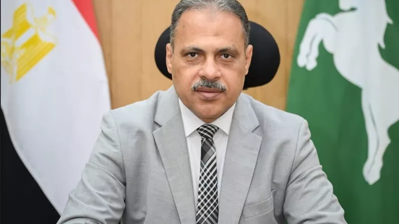 محافظ الشرقية يتابع مبادرة تخفيض الأسعار.. 10 منافذ بـ9 مراكز لتوفير السلع الأساسية