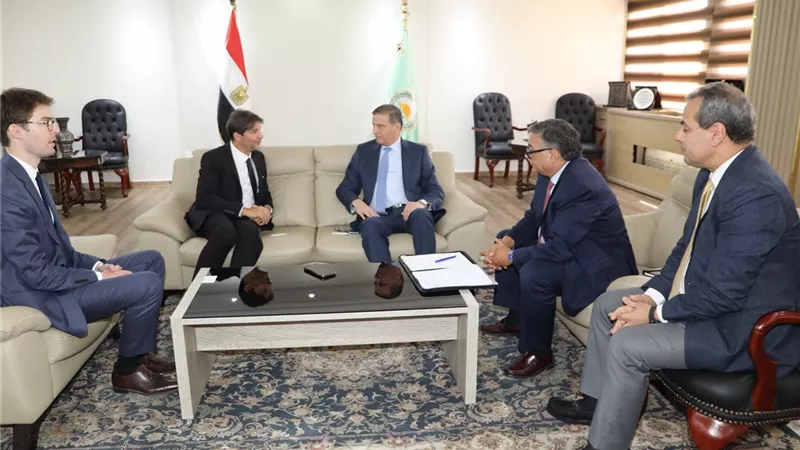وزير الزراعة يبحث مع فرنسا زيادة الاستثمارات والتبادل التجاري في القطاع الزراعي