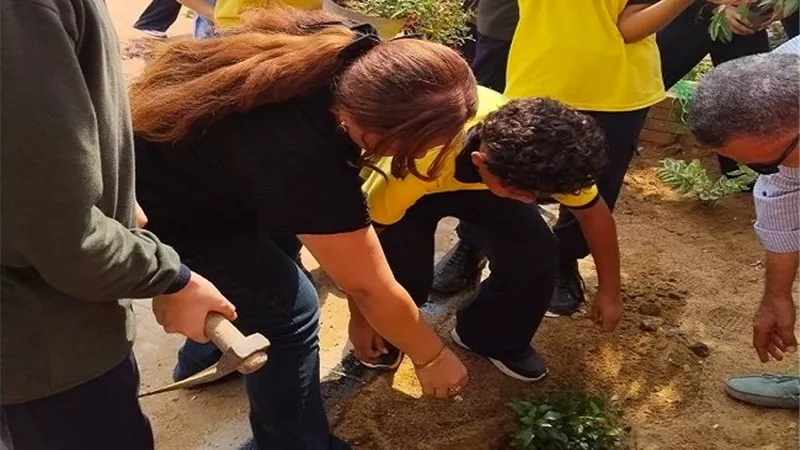 اتحضر للأخضر تصل مدارس الجيزة.. تدريب الطلاب على التشجير لتحسين البيئة التعليمية