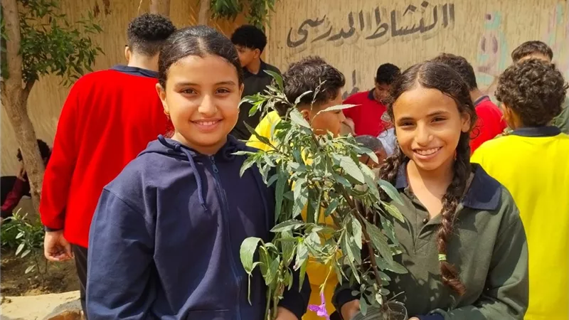 «اتحضر للأخضر» تنفذ حملات للتشجير والتوعية البيئية بمدارس الجيزة
