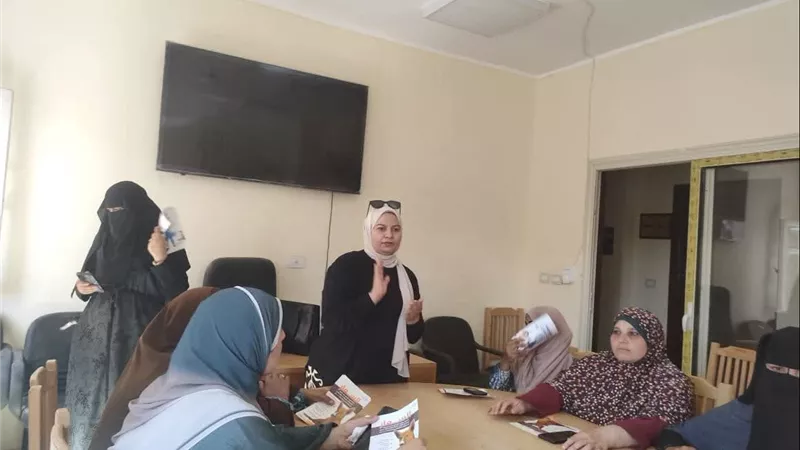 الخدمات البيطرية: ندوة توعوية بقرية أبو صير بالفيوم حول الوقاية من الأمراض الوبائية والتأمين على الماشية