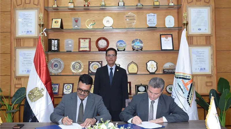رئيس جامعة بنها ورئيس مياه القليوبية يوقعان بروتوكولاً لتعزيز التدريب والابتكار المائي