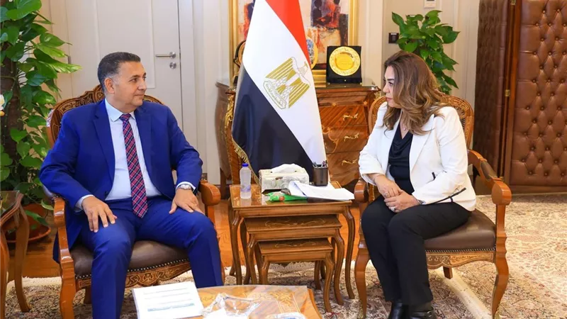 وزيرة التنمية المحلية والبيئة تتابع مع محافظ القليوبية الموقف التنفيذي لمشروعات الخطة الاستثمارية و