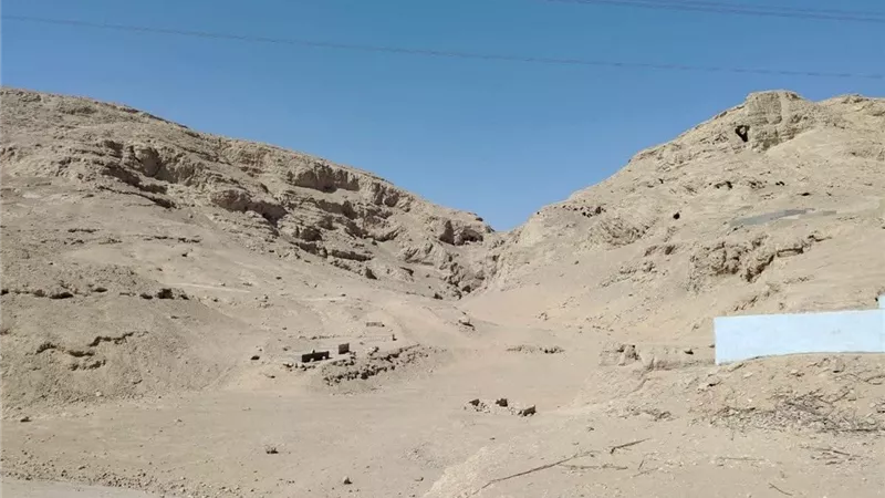 محافظ أسيوط: رفع درجة الاستعداد ومراجعة جاهزية مخرات السيول بأبوتيج استعدادًا لموسم الأمطار