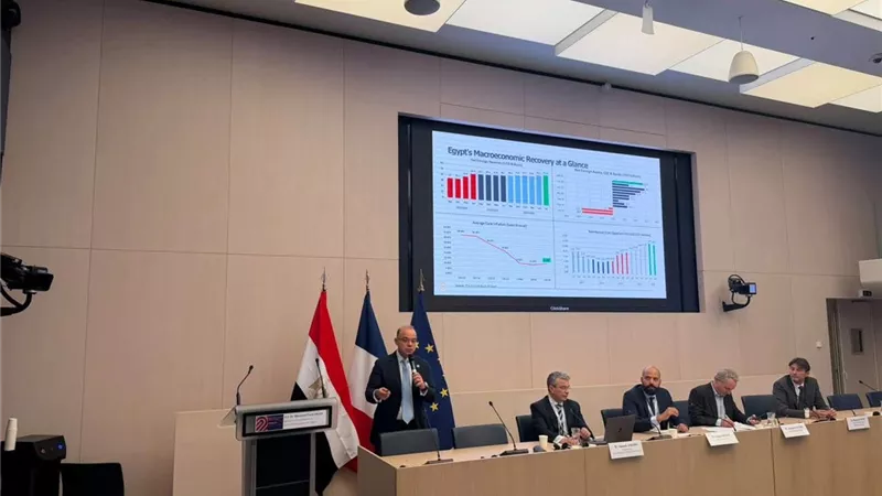 وزير الاستثمار يكشف من باريس: إصلاحات جديدة لتسهيل الاستثمار وتسريع الإفراج الجمركي