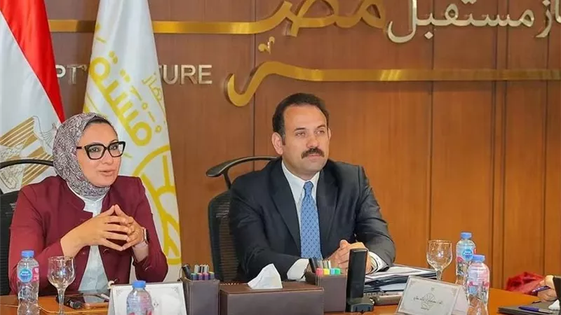 شراكة استراتيجية لاستغلال ثروات الوادي الجديد.. دراسة إدراج التمور بالبورصة السلعية وتطوير مطاري الداخلة والفرافرة