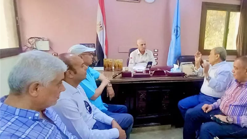 محافظ أسيوط يوجه بتعظيم الاستفادة من المخلفات الزراعية.. ندوة بعرب مطير لإنتاج «الكمبوست» وترشيد مياه الري