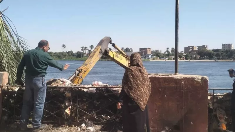 محافظ أسيوط: رفع مخلفات حرم النيل بحري العوامة بأبوتيج.. استجابة فورية لشكاوى المواطنين وحماية للبيئة النهرية