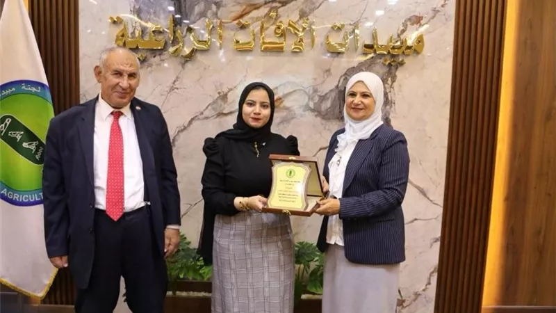 لجنة مبيدات الآفات الزراعية تكرم مهندسة شابة لريادتها في إنتاج الأعداء الحيوية