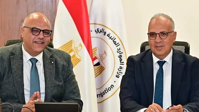 استعادة شواطئ الإسكندرية قبل الصيف.. وزير الري يبحث تسريع مشروعات حماية الساحل