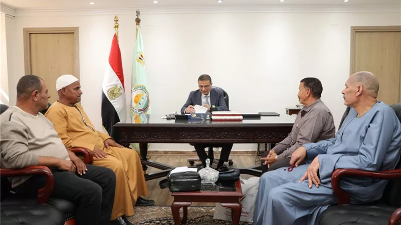 وزير الزراعة يبحث مع فلاحي البحيرة أزمة الأسمدة والري وتوفير مستلزمات الإنتاج