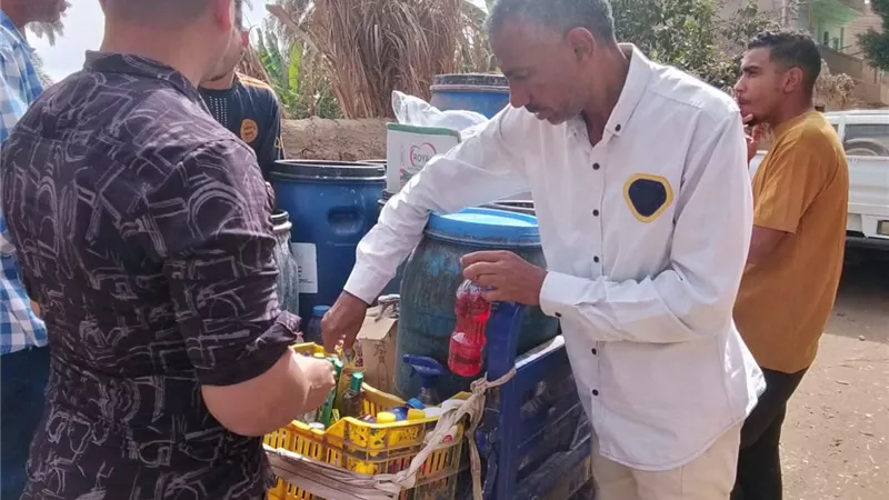 ضبط 27 مخالفة تموينية خلال حملة مكبرة بصدفا.. ومحافظ أسيوط: لا تهاون مع المخالفين 