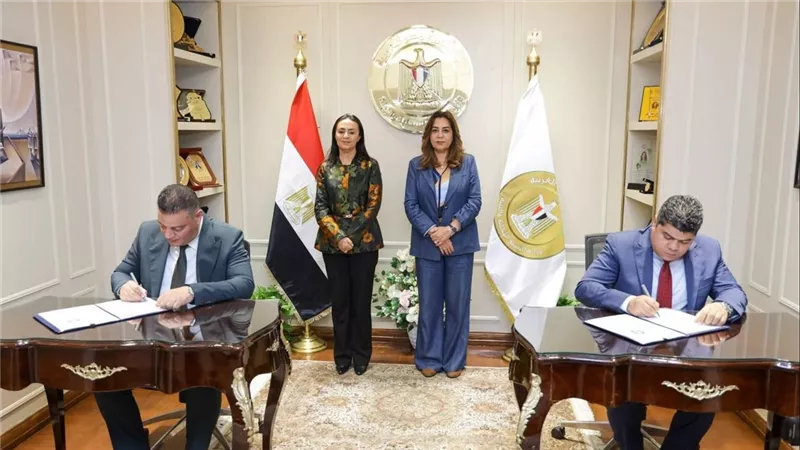منال عوض ومايا مرسي تتفقان على توحيد جهود المجتمع الأهلي لمواجهة التغيرات المناخية وحماية البيئة