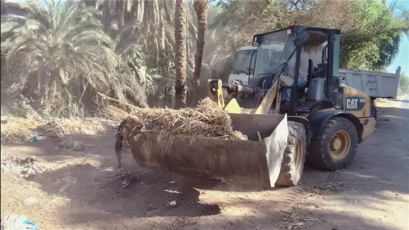محافظ أسيوط: رفع 146 طنًا من المخلفات والتراكمات بقرى ومناطق مركز أبنوب ضمن حملات النظافة اليومية