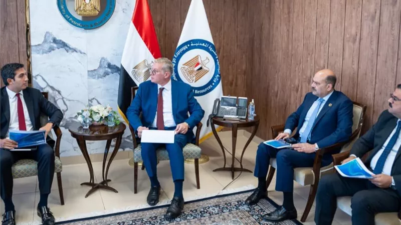 وزير البترول يبحث مع رئيس «فيرتيجلوب» إقامة مجمع للأسمدة الفوسفاتية بالعين السخنة 