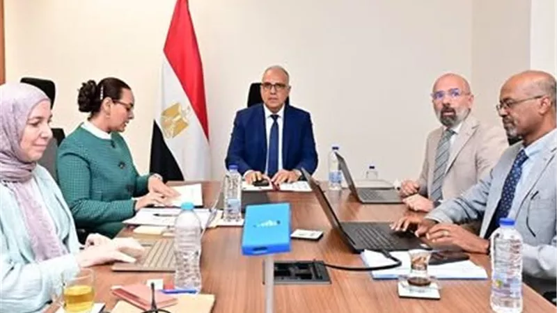 «الري» تبحث إنتاج الغذاء بالمياه المحلاة والاستفادة من الأملاح والمعادن